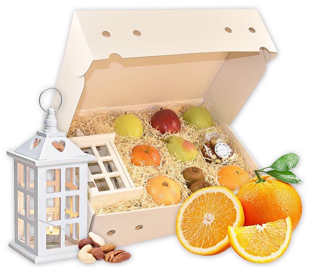 Obstbox Laternenzauber mit viel vitaminreichem Obst, knackigen Nusskernen und dekorativer Holzlaterne